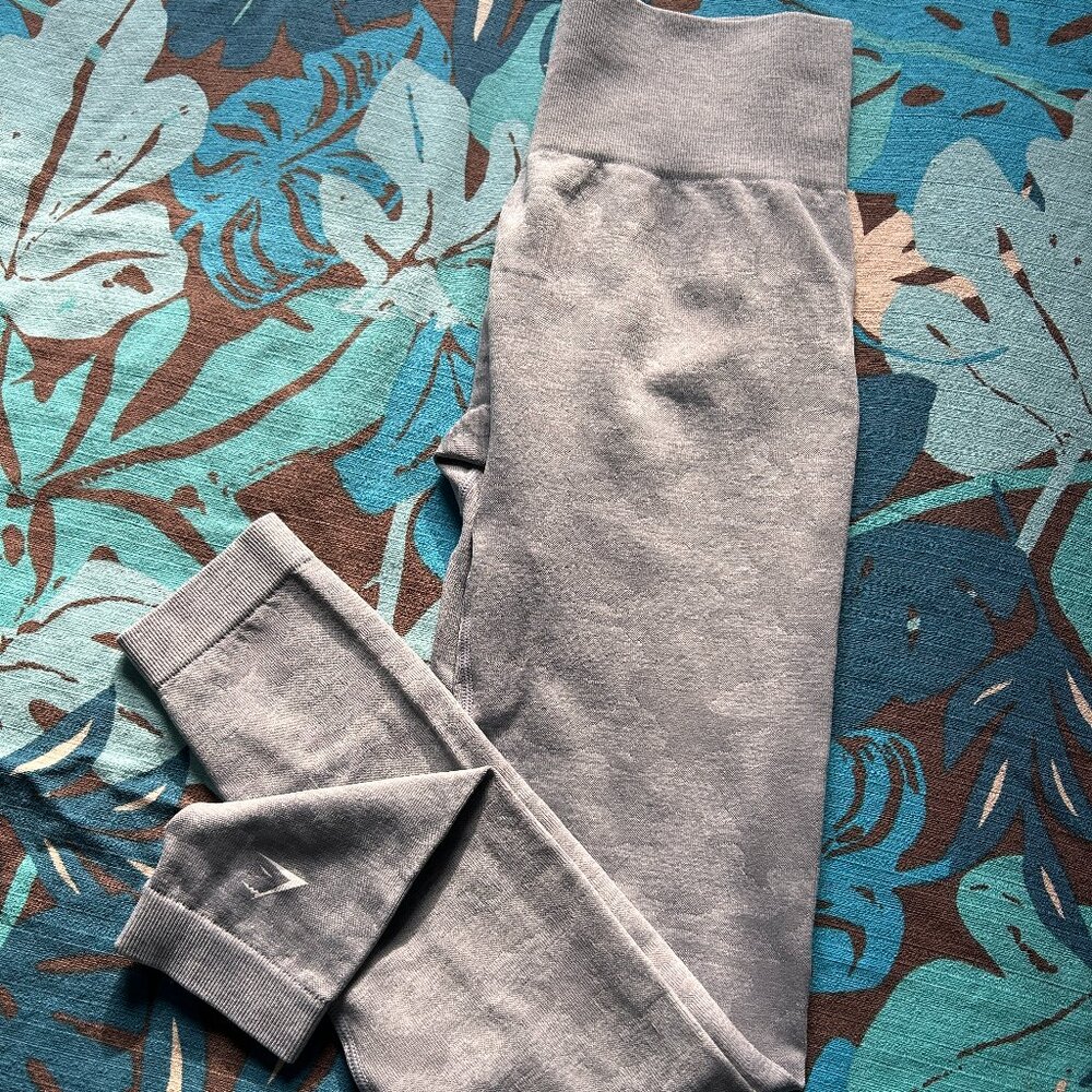 Gymshark Legging in Gray Camo size M